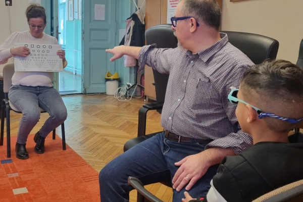 Látásvizsgálat a Tóth László Általános Iskola első, második évfolyamán